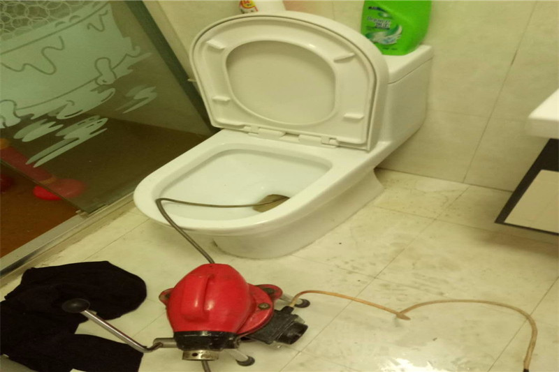 小蓝如何疏通马桶 疏通马桶多少钱