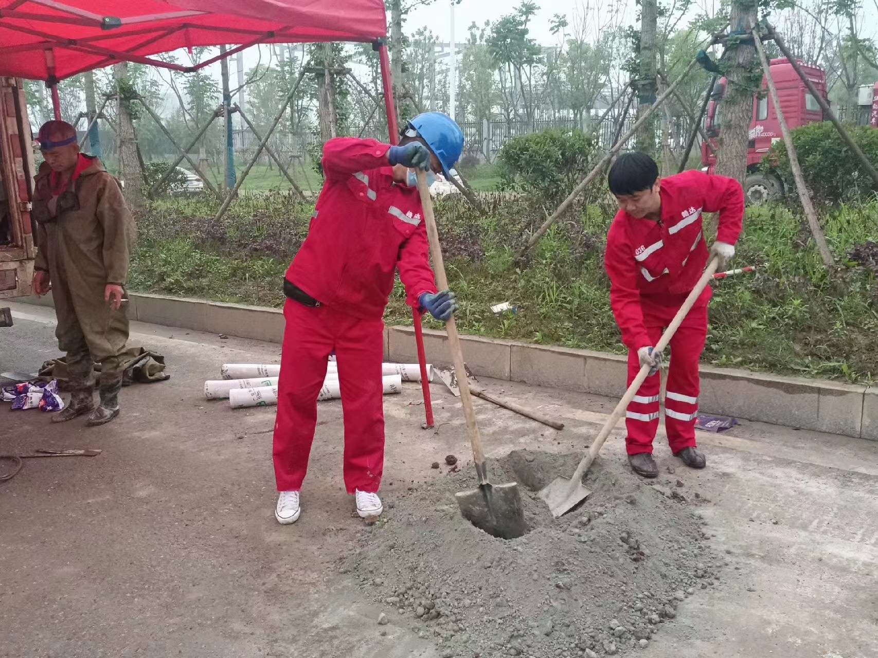 小蓝管道疏通哪家好】及时进行市政管道清淤